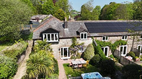Large Country House w/ hot tub near Jurassic Coast
