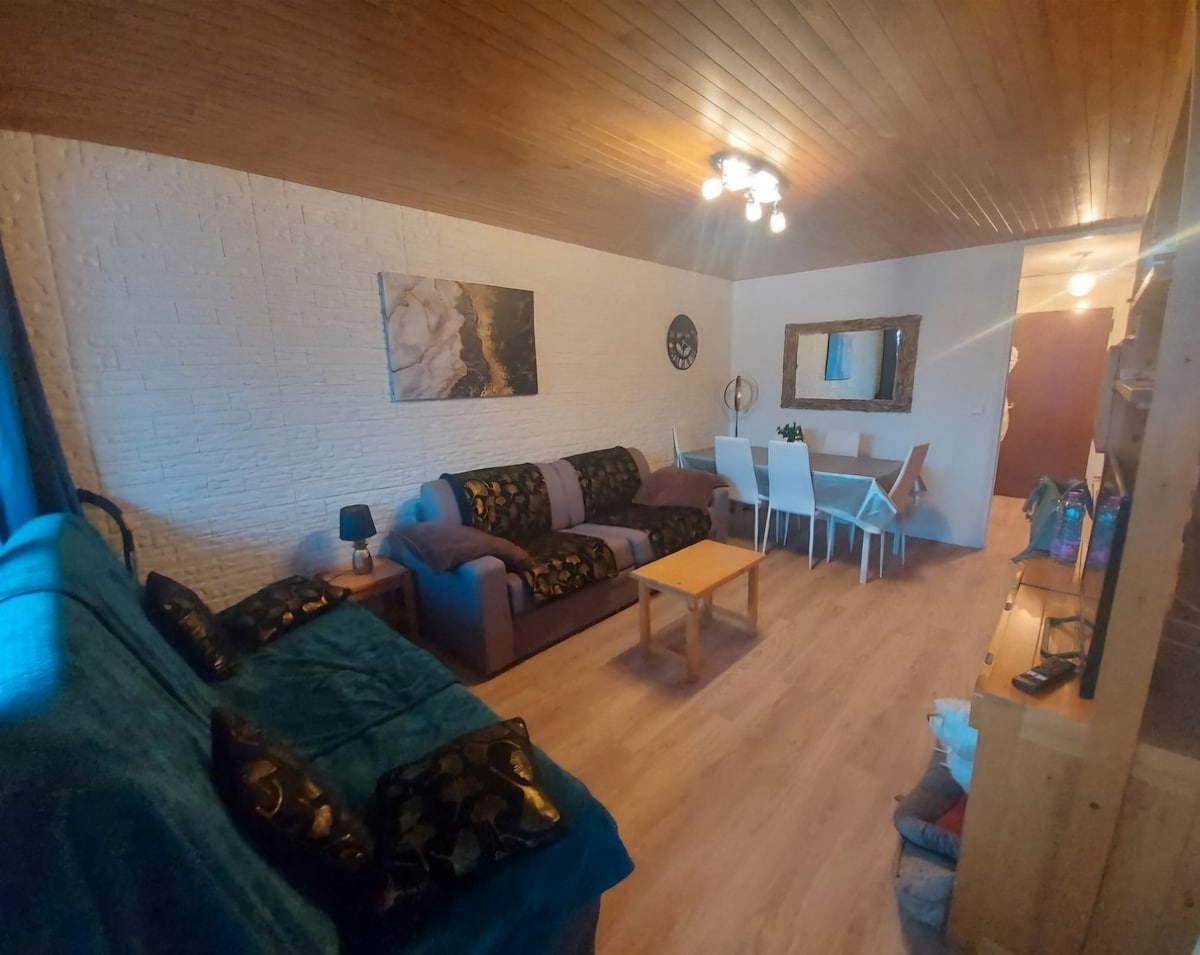 Annonce Airbnb populaire: T1 top of Vars station à Vars