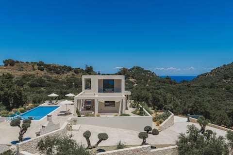 Euphoria Hill 3 BR Villa, Private Pool & Sea View