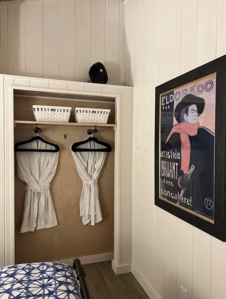 غرفة النوم رقم2، بجانب الحمام