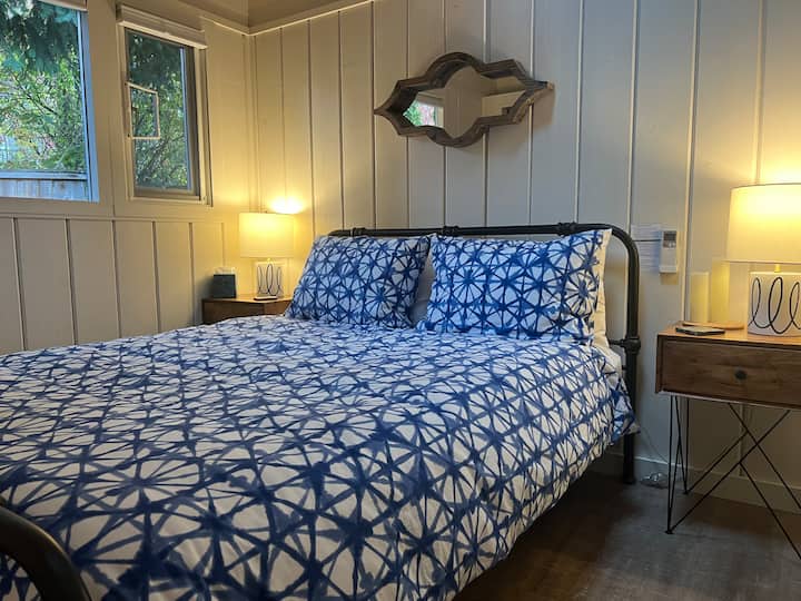 غرفة النوم رقم1 في الطرف الشرقي من كوخ الإطلالة.