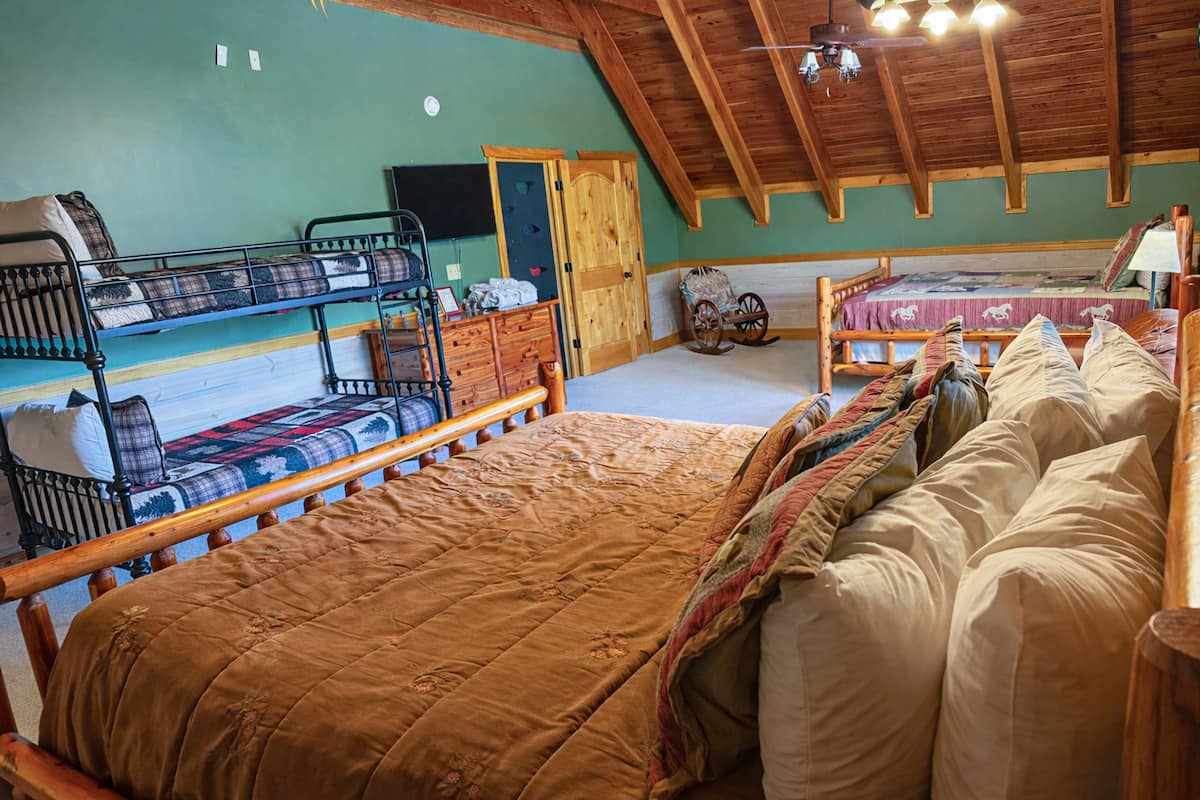 Bedroom 2 at Majestica Lodge