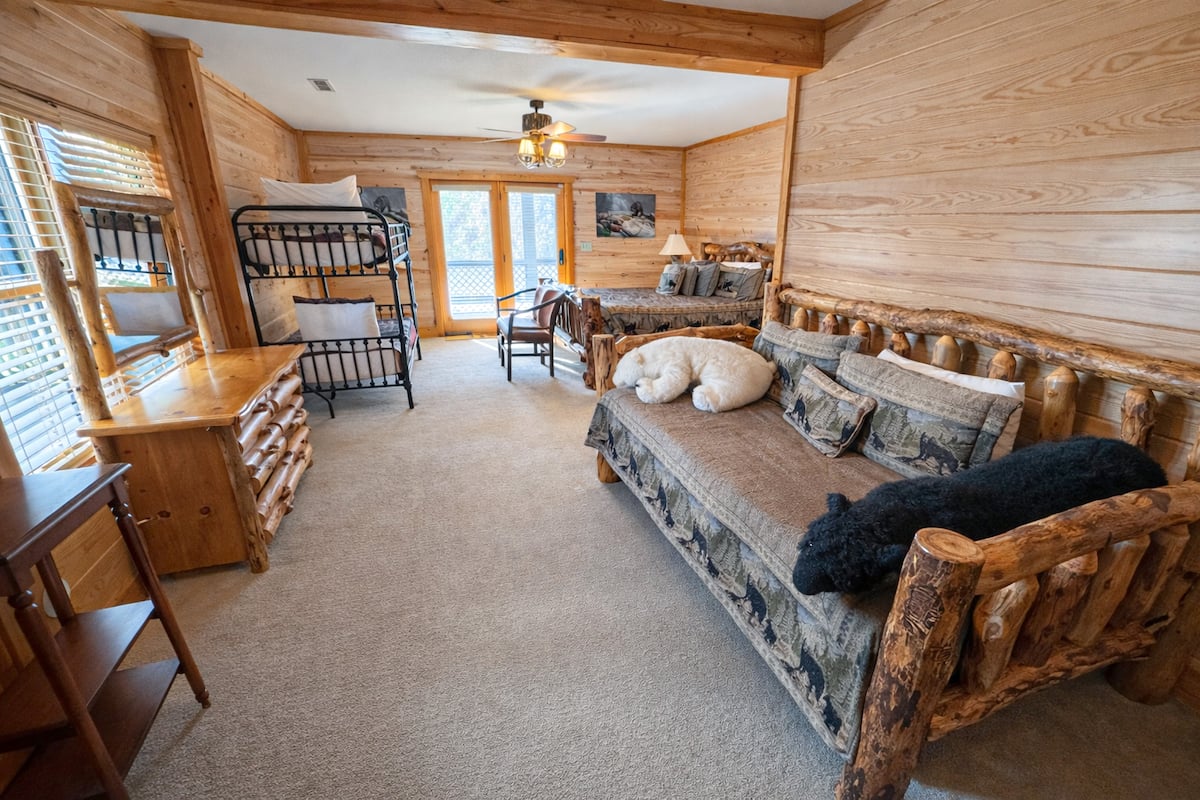 Bedroom 3 at Majestica Lodge