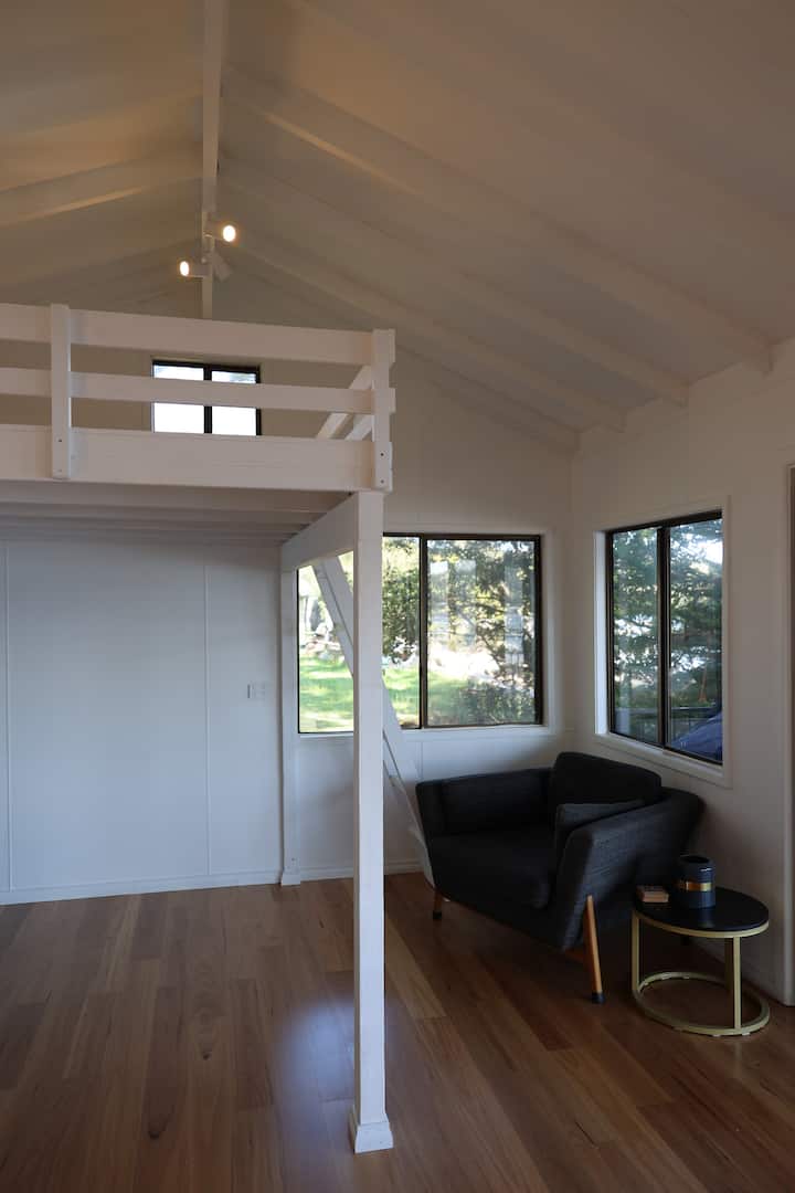 Coastal Pines Tiny Loft Absolute Waterfront - Gosford