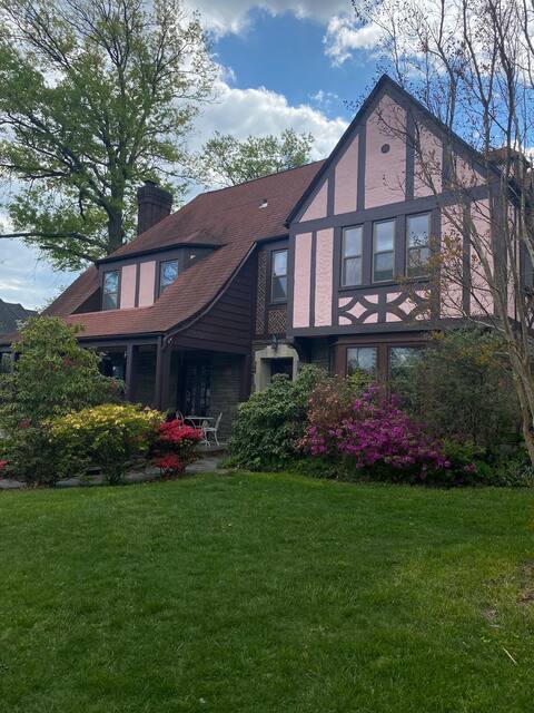 Spacious 100 year old Tudor outside Philadelphia