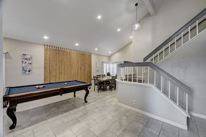 Fully Remodel Home 5 Miles To Strip With Pool - Las Vegas, NV