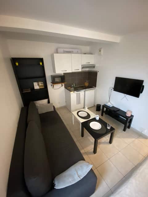 Top Airbnb: Cozy Studio in the République neighborhood in La Maladière