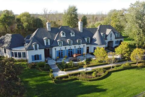 Rosehill Estate in Niagara Falls/ Waterfront view