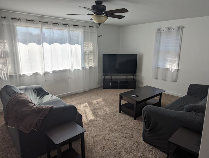 Private, Bright Upstairs Apartment - Manitowoc, WI