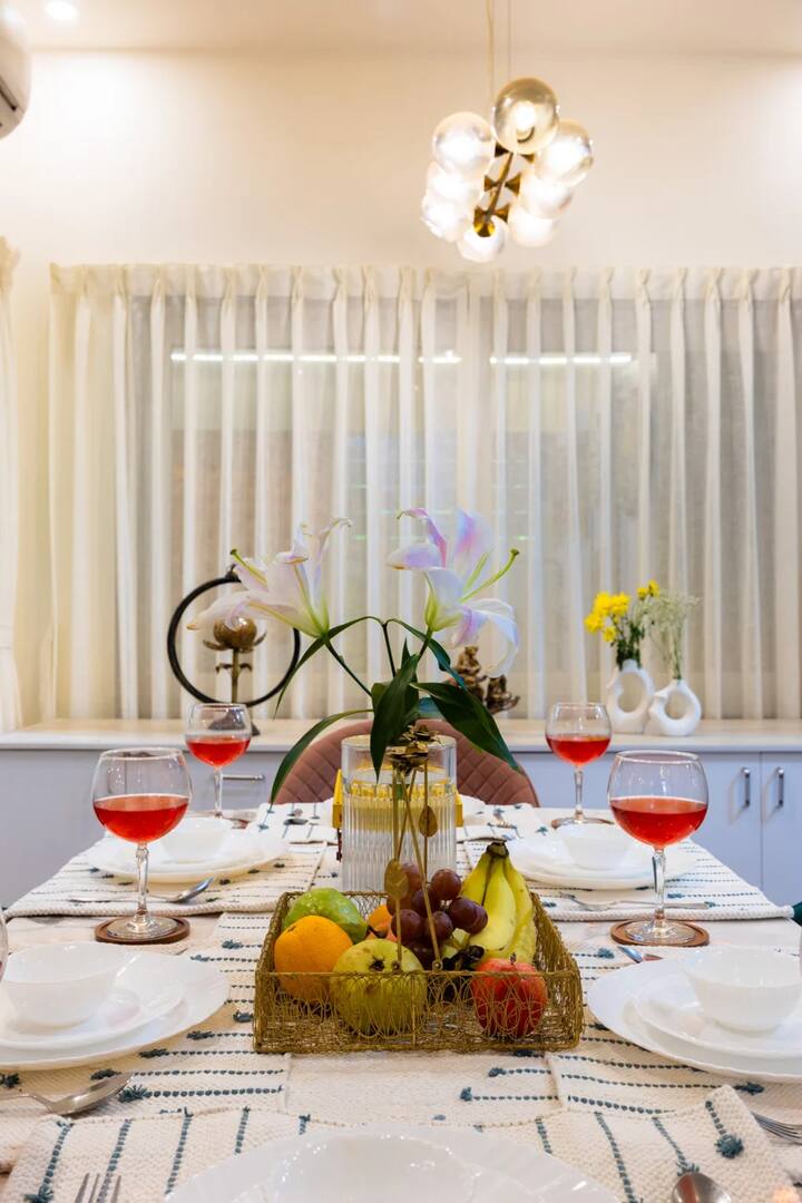 Dining area image 2