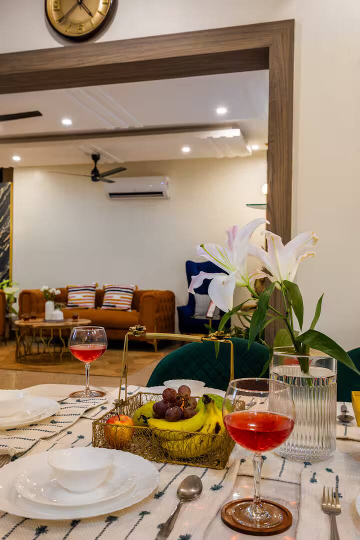 Dining area image 4