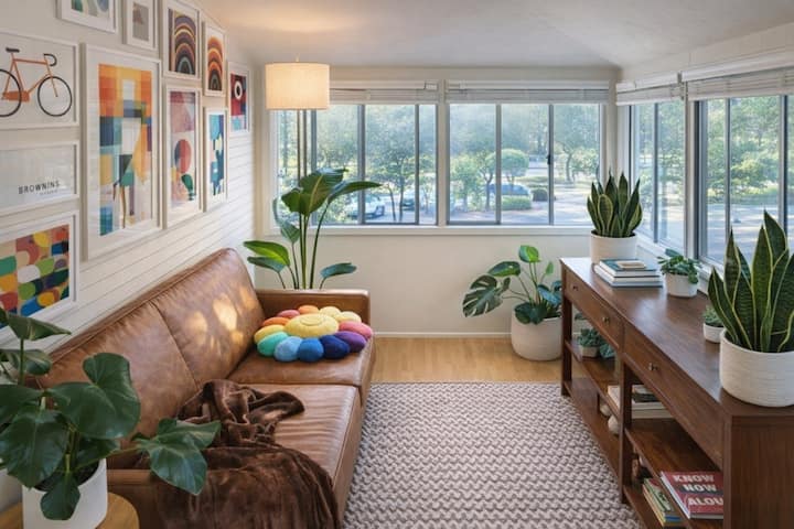 Downtown Lake Eola 1-1 | King Bed + Free Parking - Orlando, FL