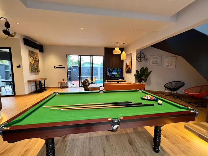 La Villas Kuantan-4br,pool,near Beach,bbq,karaoke. - Balok
