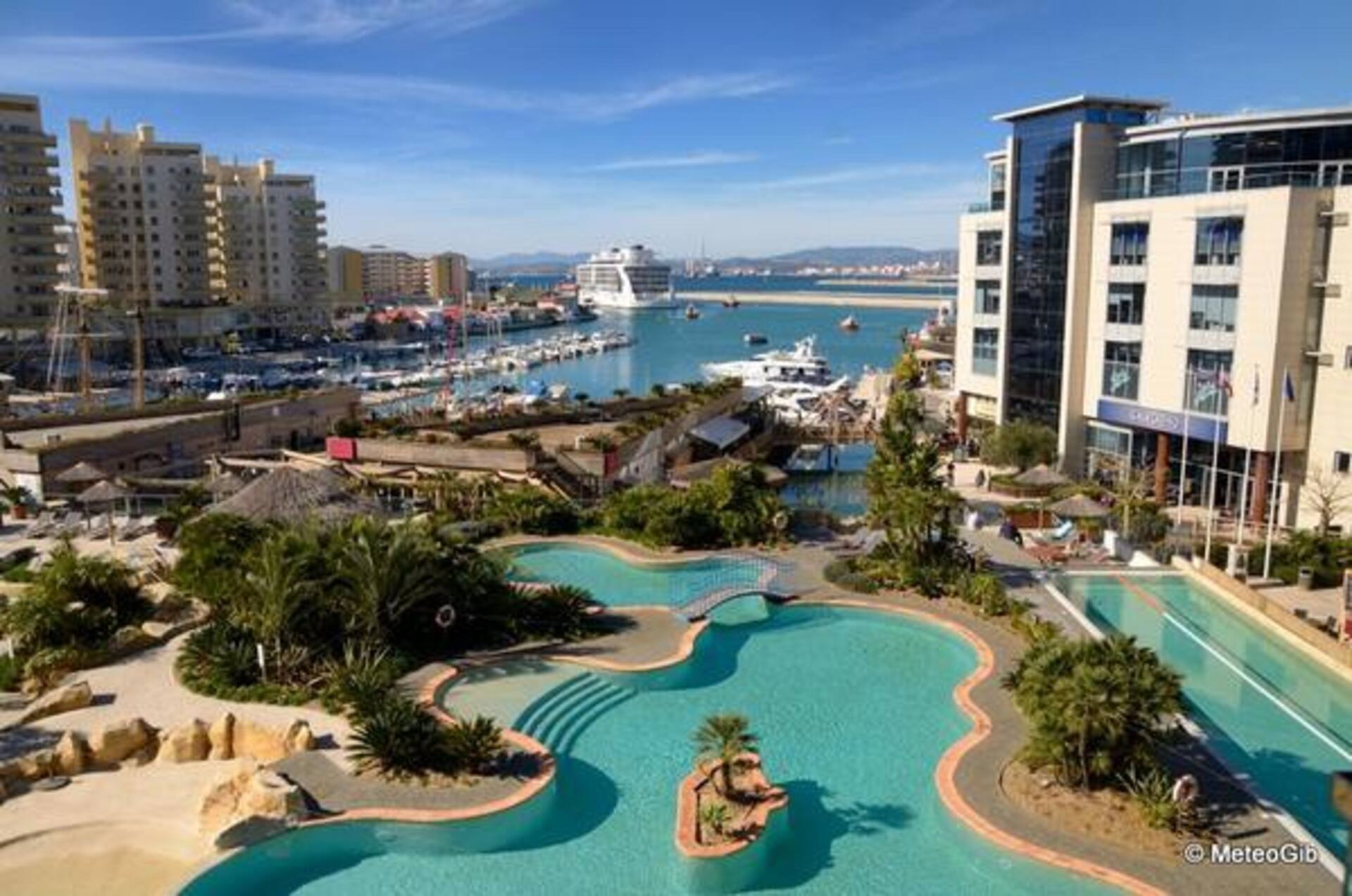 VV - Gibraltar Luxury with Rooftop Pools & Views