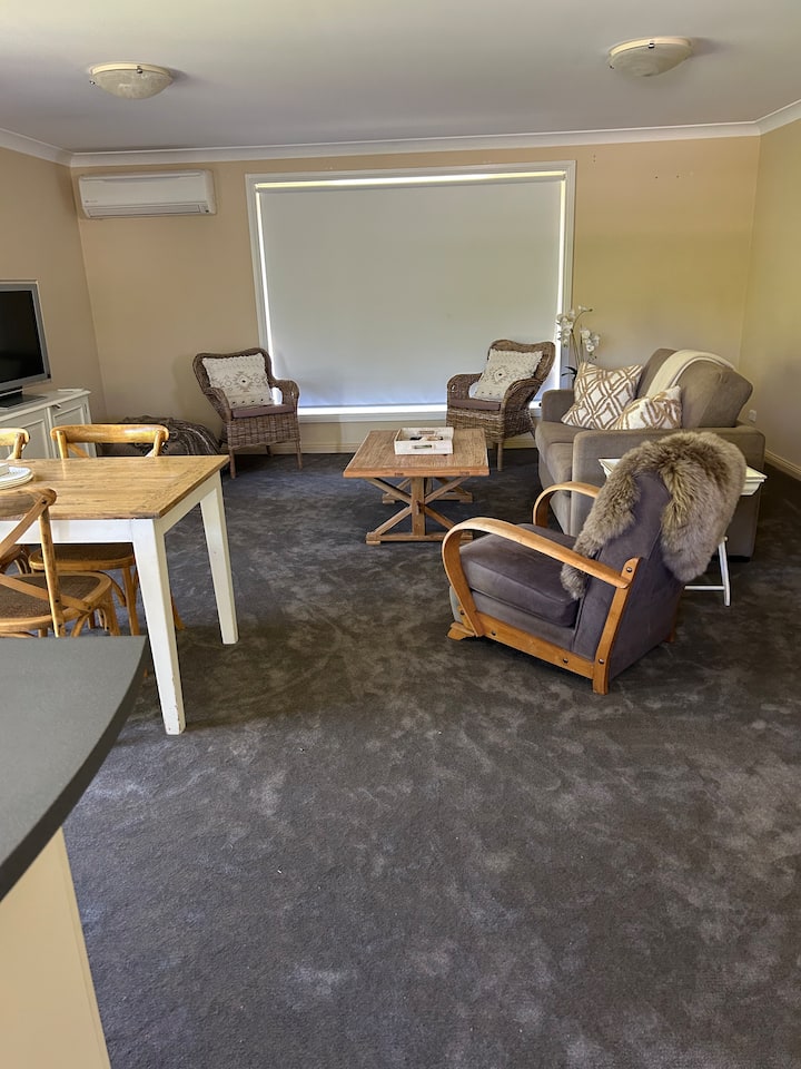 Spacious Unit On Horse Property - Southern Highlands