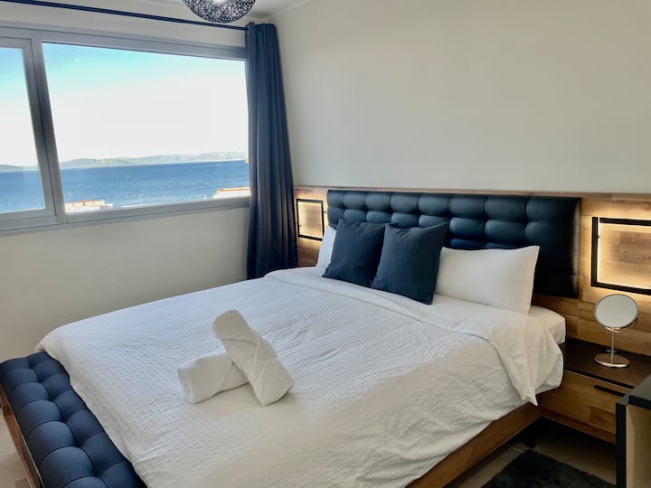 Საძინებელი 2 ორადგილიანი საწოლით/ საგარდერობო ოთახით/ სააბაზანოთი