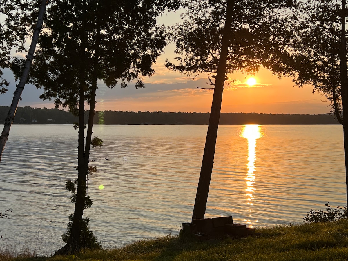 Shoreline Sunrise Retreat Cabins for Rent in Sinclair, Maine, United