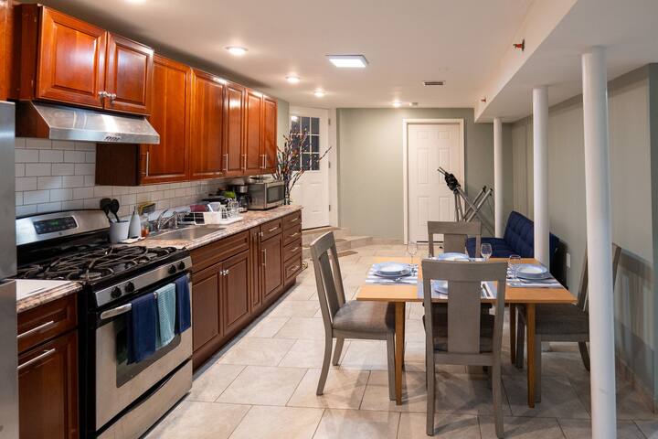 Cozy and spacious and private gallery image 5