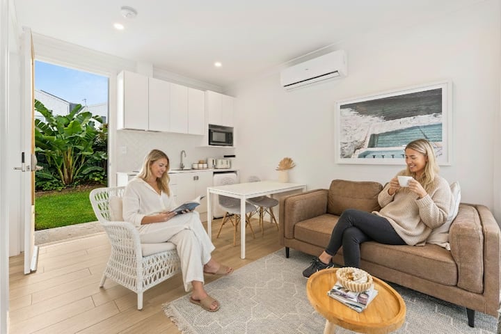 Coastal Retreat | Private Yard · Pets Welcomed - Wollongong