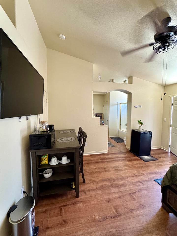Private Comfy Room With Own Entrance & Parking - North Las Vegas, NV