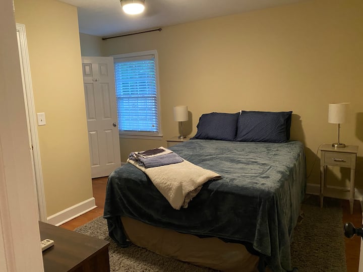 Двойно легло със самостоятелна баня 