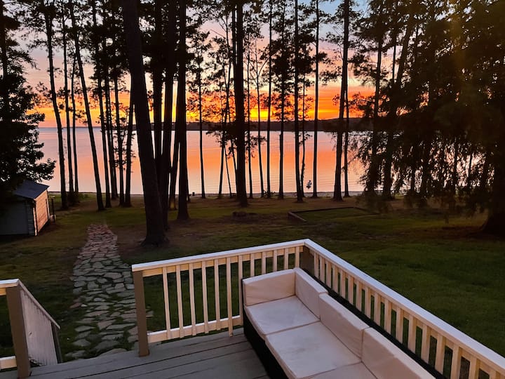 “The Lakehouse” on Mulberry Beach - Sleeps 26