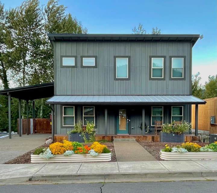 Entire home in Oakridge, Oregon