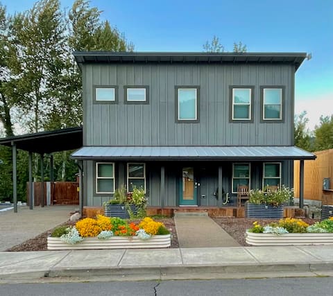 Entire home in Oakridge, Oregon
