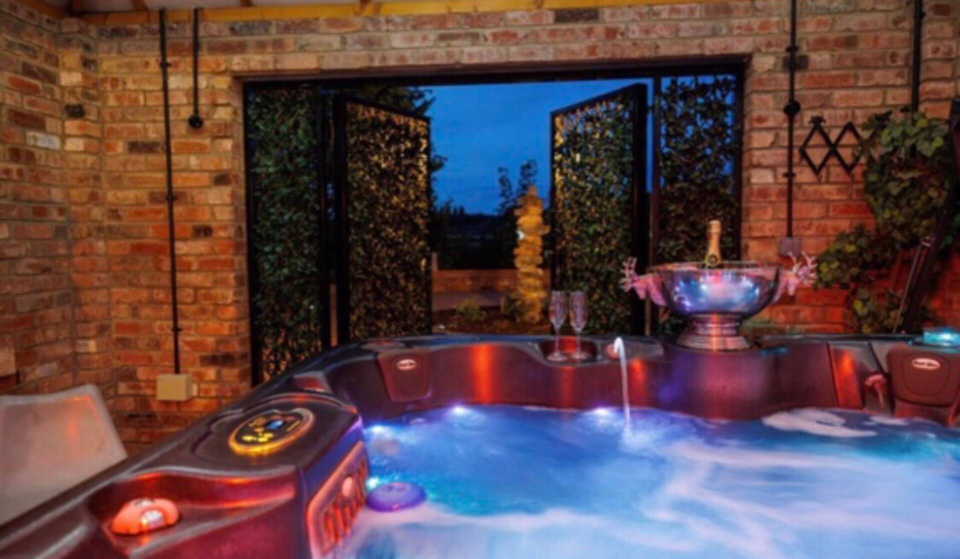 Lincoln Holiday Retreat View with hot tub
