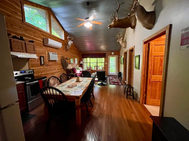 Outdoor Adventure Cabin, 2br W/hot Tub - Calico Rock, AR