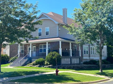 Capital Prime Time-3 BR with Fireplace Sleeps 12