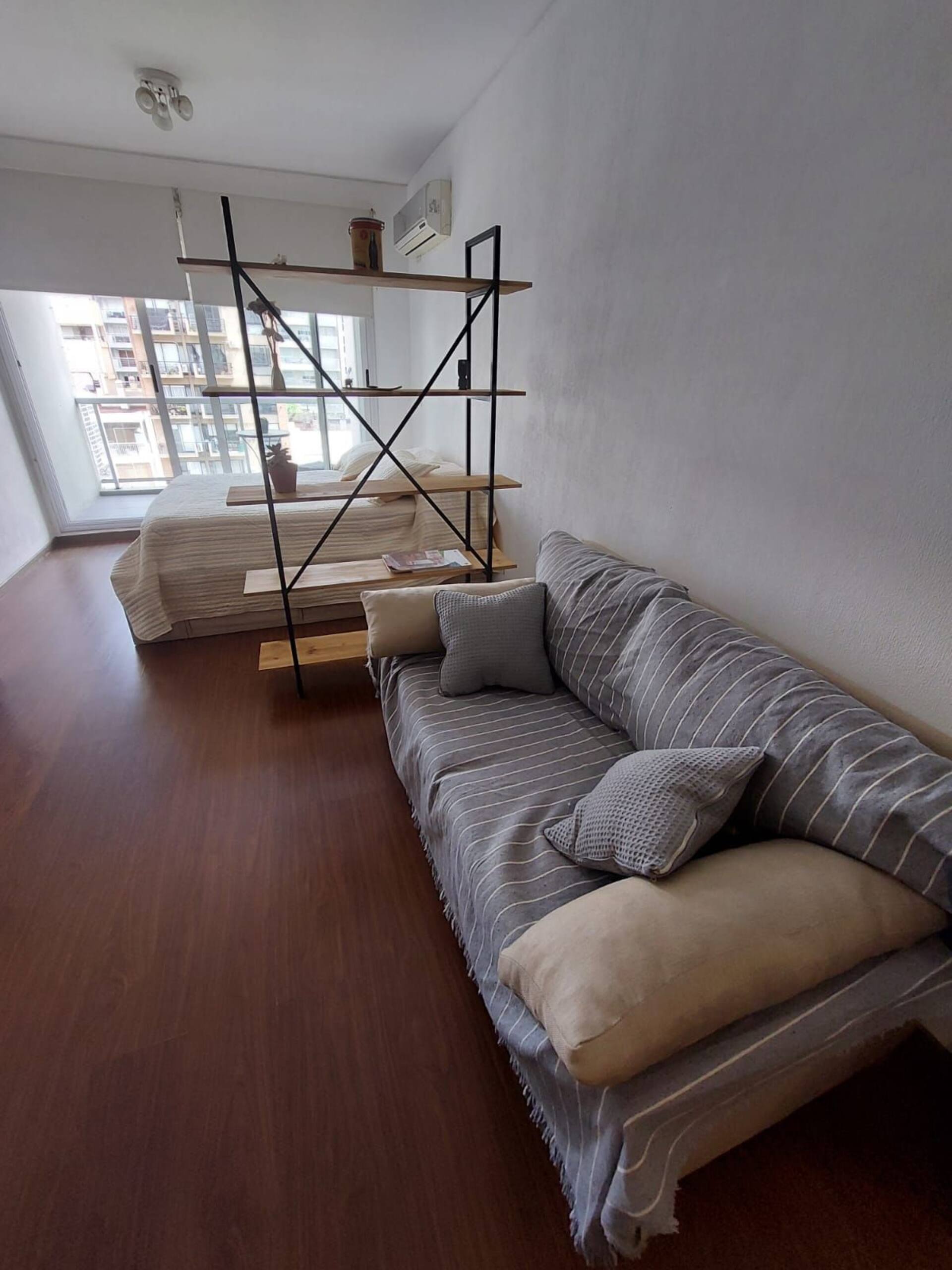 Warm, bright, peaceful atmosphere V. Urquiza