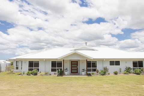 Whylder Ridge - Riverfront Home in Seelands