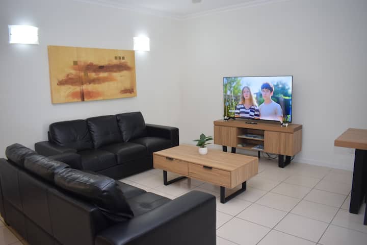 (Gr317) - Lovely Two Bedroom Unit - Cairns