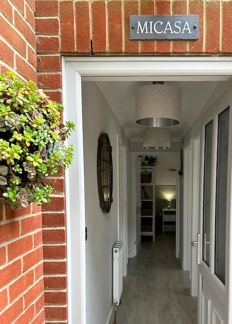 Successful Airbnb property: Charming property, close to the beach & shops. in Ventnor