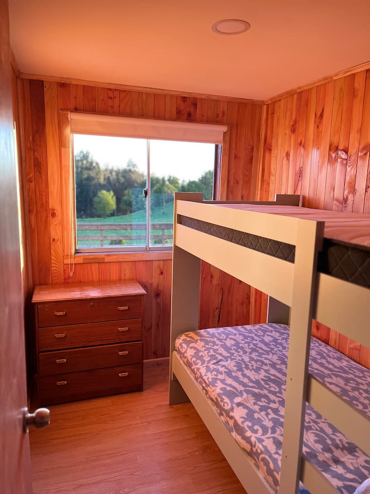 Ორსართულიანი ოთახი დაბალია 