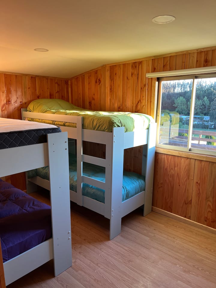 2 ბასის ორსართულიანი საწოლი 