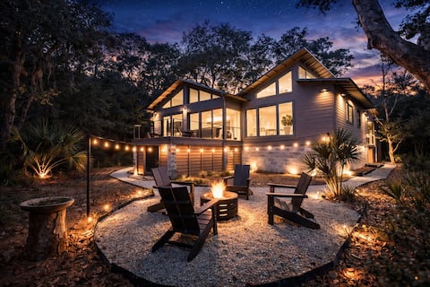 Private Waterfront Retreat w/ Sauna