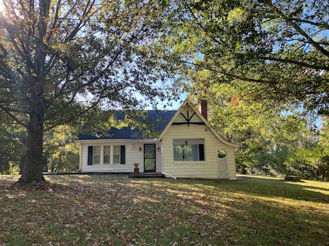 Acorn Acres- Sleeps 8, 2 Baths