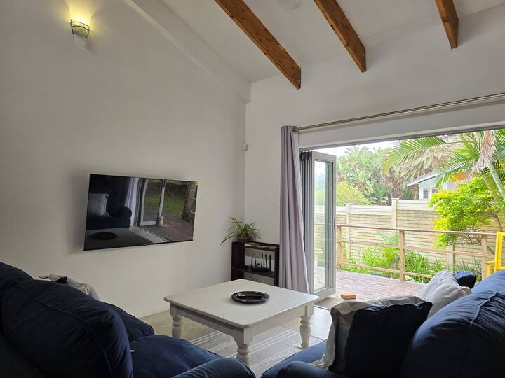 The Big Beach House | Oceanfront Getaway For 10 - Ramsgate