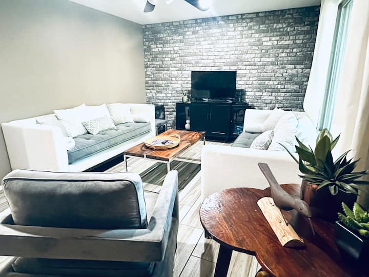 Huge Fun 3 Bedroom Tempe Townhouse! - Tempe, AZ
