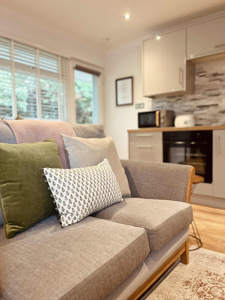 Cliff Farm Approach: Cosy Country Couples Retreat - Isle of Wight