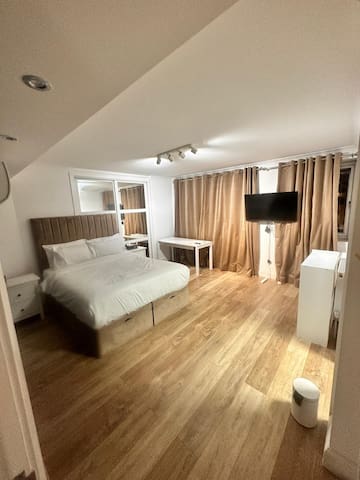 stunning property in Hyde Park