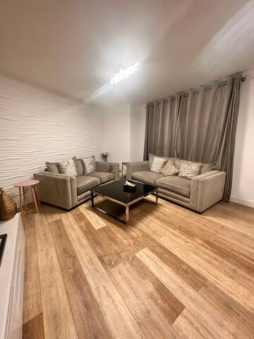 stunning property in Hyde Park gallery image 3