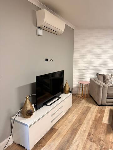 stunning property in Hyde Park gallery image 2