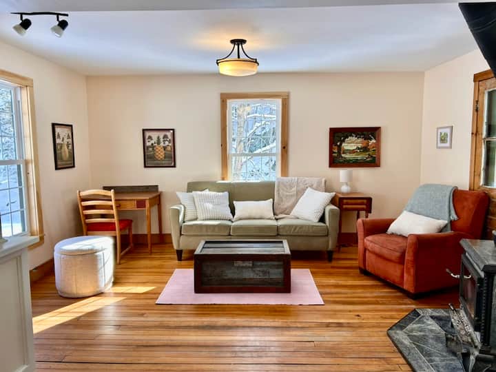 The Mill Keeper's Cottage - Waterbury Village Historic District