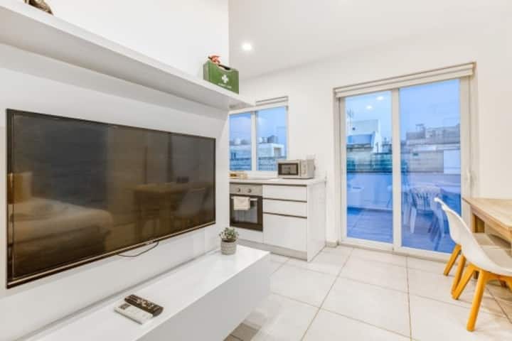 Fiftynine Studio Penthouse In Heart Of Floriana - Malte
