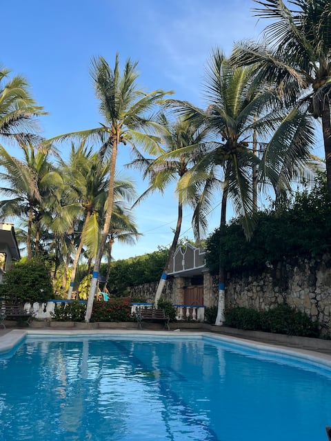 Quiet Cabin: Sea, Pool and Privacy