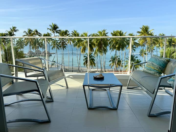 Club Hemingway. Beachfront Apartment