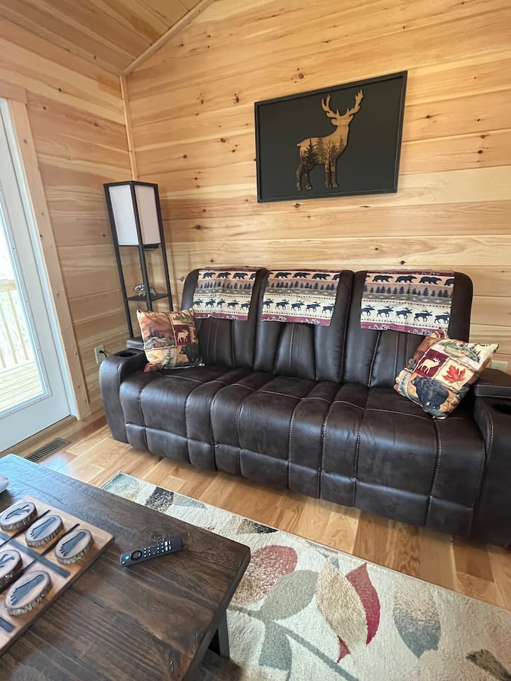 Dancing Deer Cabin
1 King & 1 Queen Bed - Murphy, NC